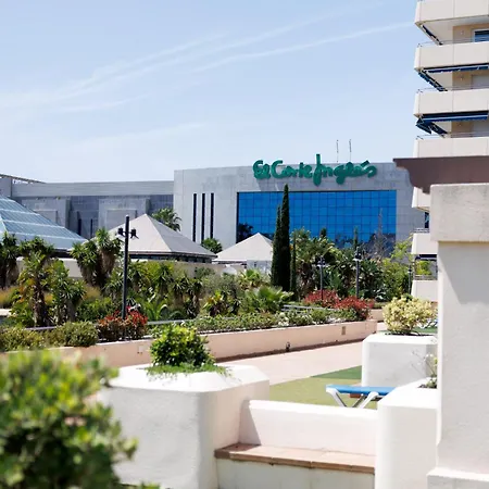 Banus - Newly Renovated Premium 2br-2ba - Steps To The & El Corte Ing Luxury Shoop - Balcony With Pool Views - Prime Puerto Banus Location - Ideal For Families - Marina Banus Iv Complex *
