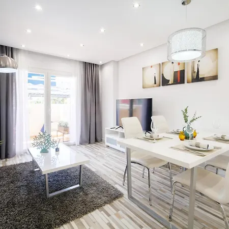 Banus - Newly Renovated Premium 2br-2ba - Steps To The & El Corte Ing Luxury Shoop - Balcony With Pool Views - Prime Puerto Banus Location - Ideal For Families - Marina Banus Iv Complex Apartmán Marbella