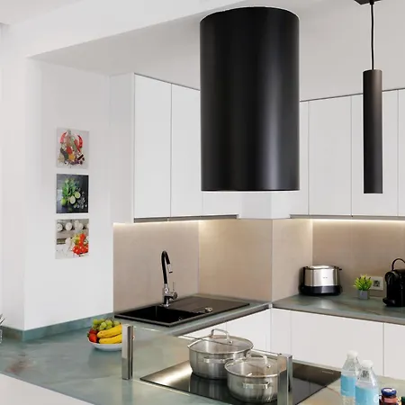 Banus - Newly Renovated Premium 2br-2ba - Steps To The & El Corte Ing Luxury Shoop - Balcony With Pool Views - Prime Puerto Banus Location - Ideal For Families - Marina Banus Iv Complex * Marbella