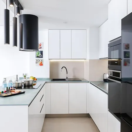 Banus - Newly Renovated Premium 2br-2ba - Steps To The & El Corte Ing Luxury Shoop - Balcony With Pool Views - Prime Puerto Banus Location - Ideal For Families - Marina Banus Iv Complex Apartmán *