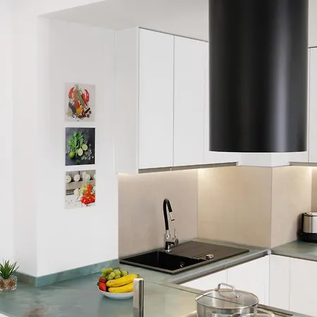 Banus - Newly Renovated Premium 2br-2ba - Steps To The & El Corte Ing Luxury Shoop - Balcony With Pool Views - Prime Puerto Banus Location - Ideal For Families - Marina Banus Iv Complex Apartmán *