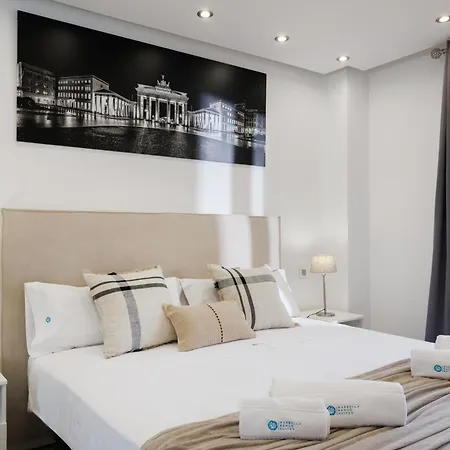 Banus - Newly Renovated Premium 2br-2ba - Steps To The & El Corte Ing Luxury Shoop - Balcony With Pool Views - Prime Puerto Banus Location - Ideal For Families - Marina Banus Iv Complex * Marbella