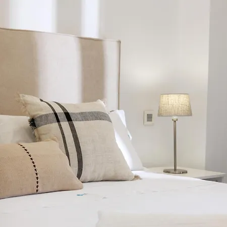 Banus - Newly Renovated Premium 2br-2ba - Steps To The & El Corte Ing Luxury Shoop - Balcony With Pool Views - Prime Puerto Banus Location - Ideal For Families - Marina Banus Iv Complex *
