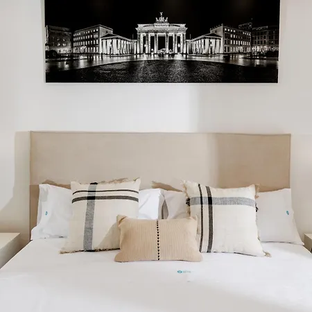 Banus - Newly Renovated Premium 2br-2ba - Steps To The & El Corte Ing Luxury Shoop - Balcony With Pool Views - Prime Puerto Banus Location - Ideal For Families - Marina Banus Iv Complex