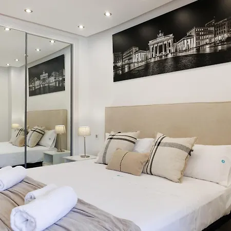 Banus - Newly Renovated Premium 2br-2ba - Steps To The & El Corte Ing Luxury Shoop - Balcony With Pool Views - Prime Puerto Banus Location - Ideal For Families - Marina Banus Iv Complex Apartmán *