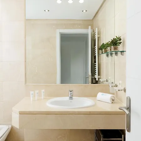 Banus - Newly Renovated Premium 2br-2ba - Steps To The & El Corte Ing Luxury Shoop - Balcony With Pool Views - Prime Puerto Banus Location - Ideal For Families - Marina Banus Iv Complex