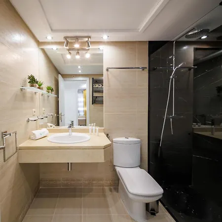 Banus - Newly Renovated Premium 2br-2ba - Steps To The & El Corte Ing Luxury Shoop - Balcony With Pool Views - Prime Puerto Banus Location - Ideal For Families - Marina Banus Iv Complex *