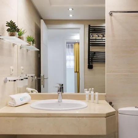 Banus - Newly Renovated Premium 2br-2ba - Steps To The & El Corte Ing Luxury Shoop - Balcony With Pool Views - Prime Puerto Banus Location - Ideal For Families - Marina Banus Iv Complex Marbella