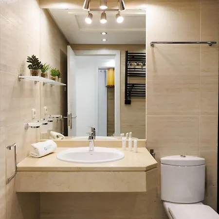 Banus - Newly Renovated Premium 2br-2ba - Steps To The & El Corte Ing Luxury Shoop - Balcony With Pool Views - Prime Puerto Banus Location - Ideal For Families - Marina Banus Iv Complex