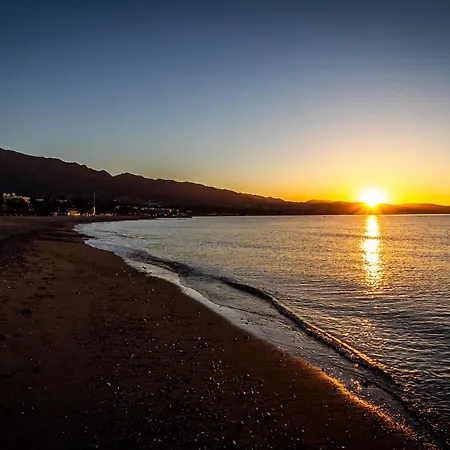 Banus - Newly Renovated Premium 2br-2ba - Steps To The & El Corte Ing Luxury Shoop - Balcony With Pool Views - Prime Puerto Banus Location - Ideal For Families - Marina Banus Iv Complex * Marbella
